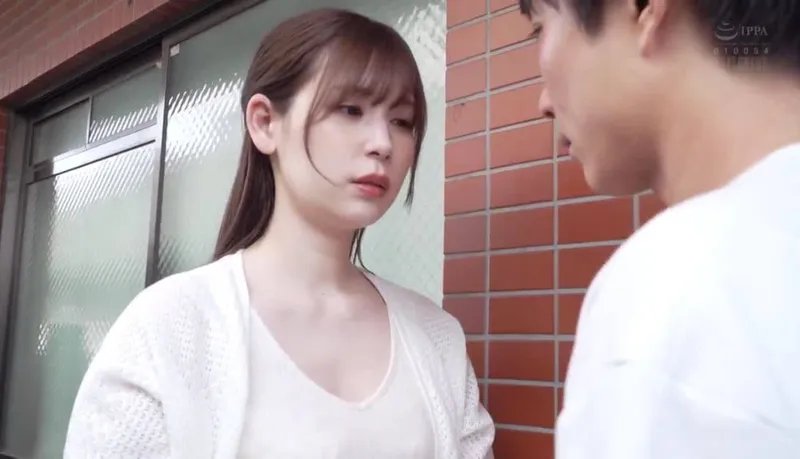 Chồng yêu tẻ nhạt, cô vợ nhận ra cậu thanh niên cạnh nhà tốt hơn