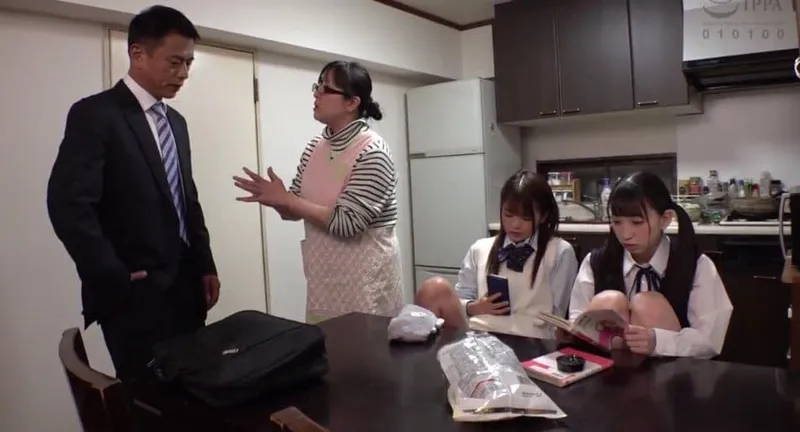 Ngày đầu gặp mặt bố dượng đã địt 2 hạt giống nhỏ riêng của vợ